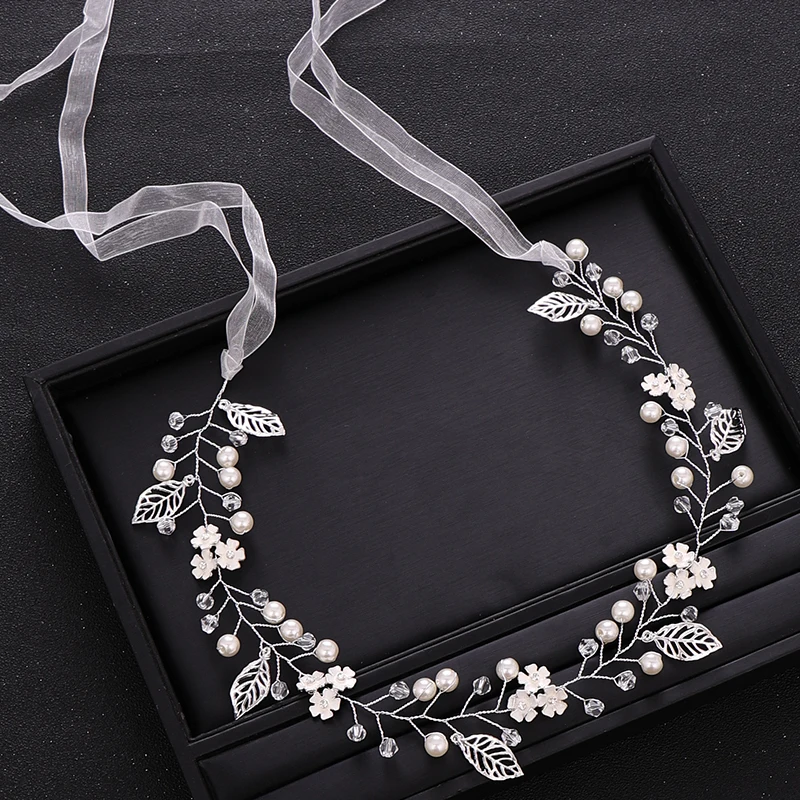 Женский обруч для волос с жемчужинами и кристаллами серебристого