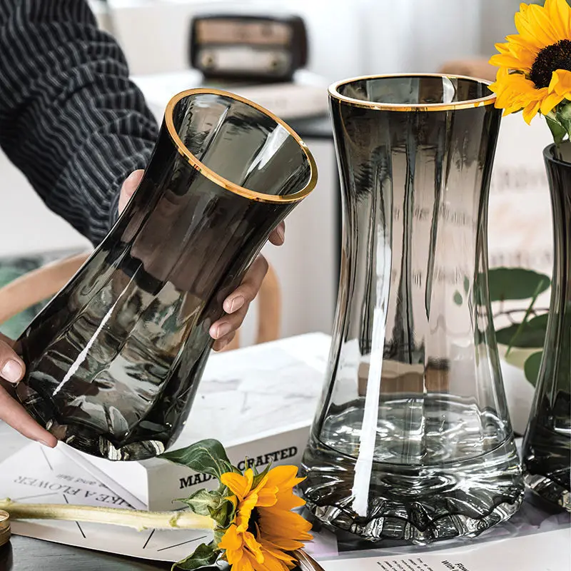 Vaso di vetro trasparente semplice creativo dipinto in oro di