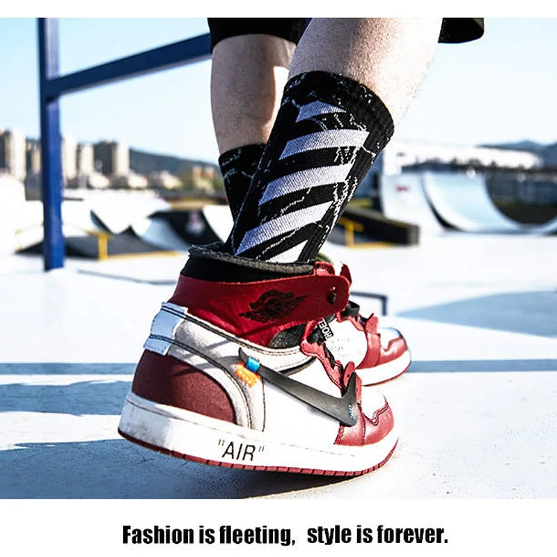 2 Pairs Trendy Socks Men Street Hip-Hop Style Middle Tube Socks Breathable Skateboard Sports Long Tube Basketball Socks