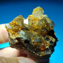 8.7-68.3 granato naturale e cristallo di tè, pietra originale dell'aura di energia curativa minerale di mica, ornamenti del campione della decorazione domestica