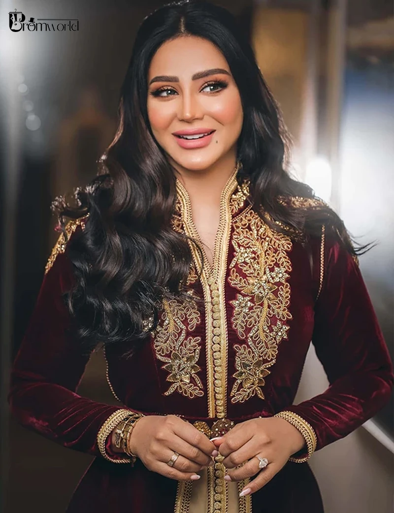 فستان رسمي مخصص من القفطان المغربي باللون العنابي...