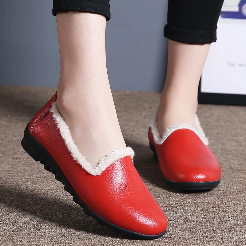 Для женщин обувь для прогулок Утепленная одежда из мягкой кожи Туфли без каблуков зимние женские Лоферы для вождения автомобиля Мокасины Уличная обувь, кроссовки плюс Размеры