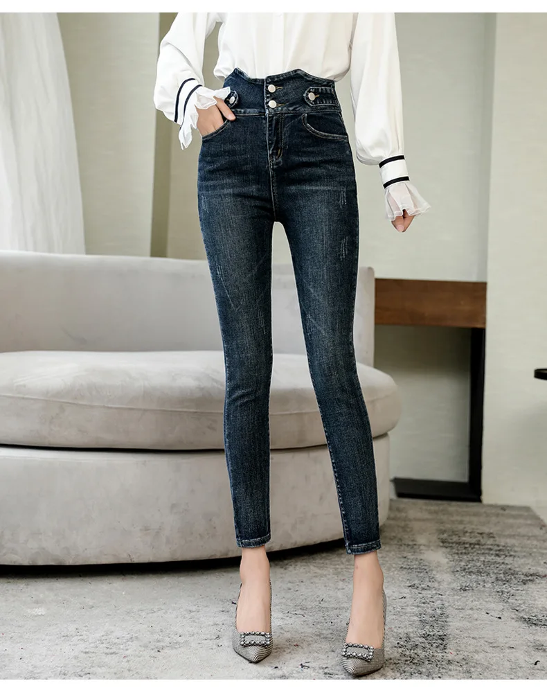 11671225526_1933828105