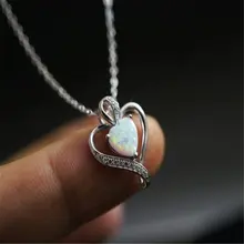 Красивое элегантное ожерелье с кулоном в форме сердца синего/белого