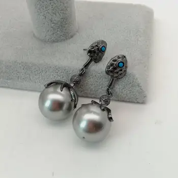 

18mm Gray Sea Shell Pearl Gunmetal color plated Octopus Stud Earrings
