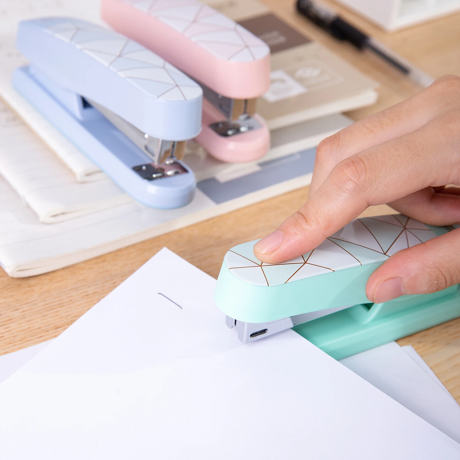 DELI Fashion Office Stapler NO.12 Half Strip stapler 24/6 & 26/6 smooth stapling Push Stapler Hand Stapler Metal Stapler