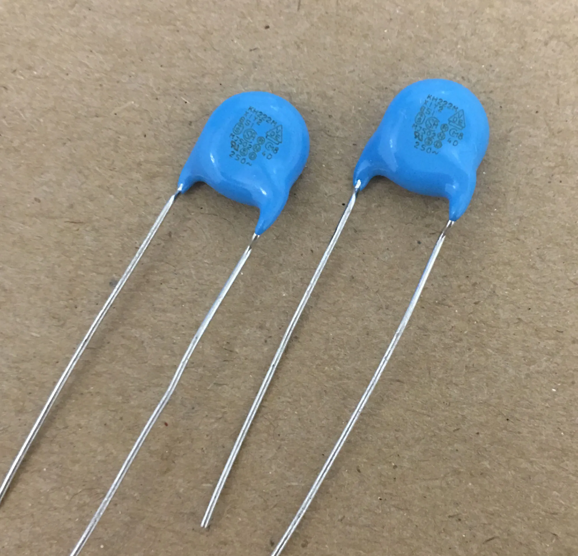 KH222M XI Y2 250V 222M 2200pF 2.2nF pitch:8mm 100% Japan Original New 50pcs