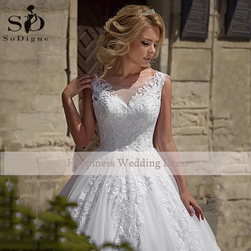 Ball-Gown-Wedding-Dresses-Vintage-Lace-Appliques-Gown-Bridal-Dubai-Princess-Wedding-Gown-Plus-Size-vestidos (1)