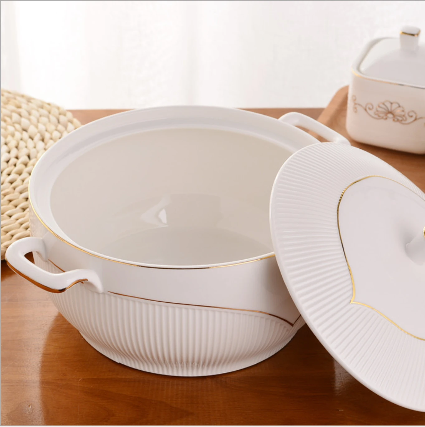 Ceramic Soup Pot White Round Nordic Phnom Penh 2.6L Large Bowl with Lid Cooking Utensils Household Kitchen Supplies Tableware Ceramic Soup Pot White Round Nordic Phnom Penh 2.6L Large Bowl with Lid Cooking Utensils Household Kitchen Supplies Tableware