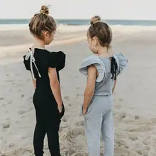 Брендовые новые детские комбинезоны для маленьких девочек с рюшами, с короткими рукавами, Песочник Комбинезон хлопковый, однотонный, с оборками, с карманами, летняя мода