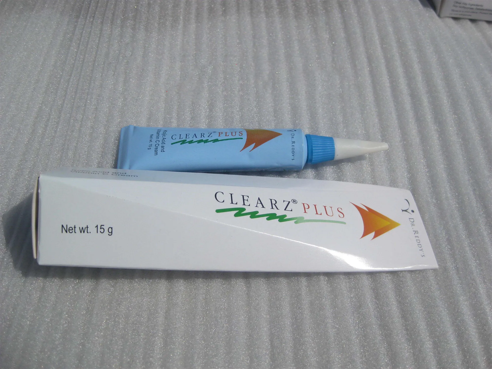 

2% kojic acid + 2.5% VC clearz plus essence to print pigment precipitation 15g