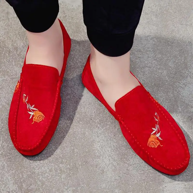 

Moccasins Mens Red Loafers Embroidery Rose Flats Faux Suede Plain Round Toe Slip-on Men Casual Driving Shoes Soft Leather Shoes
