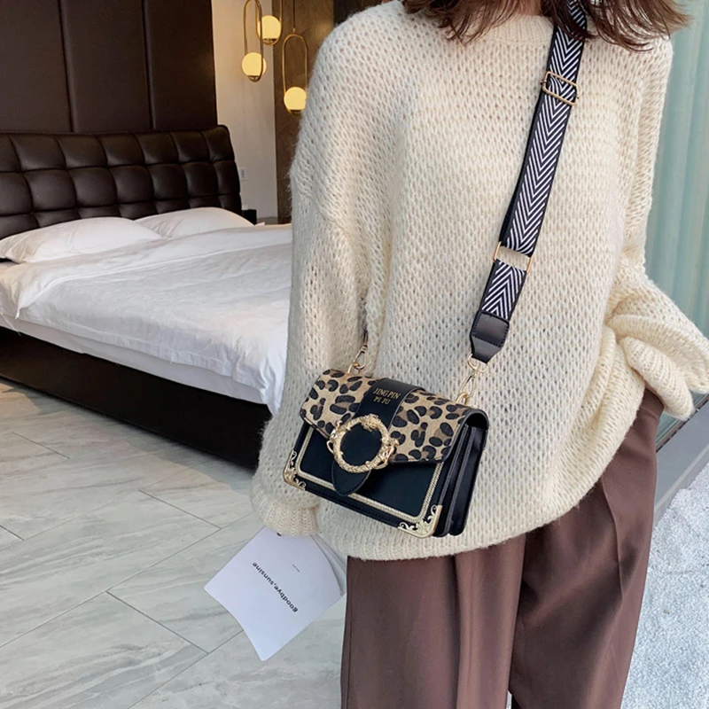 Individually designed leopard-strap wide shoulder strap square shoulder bag Width 18cm high 13cm thickness 8cm