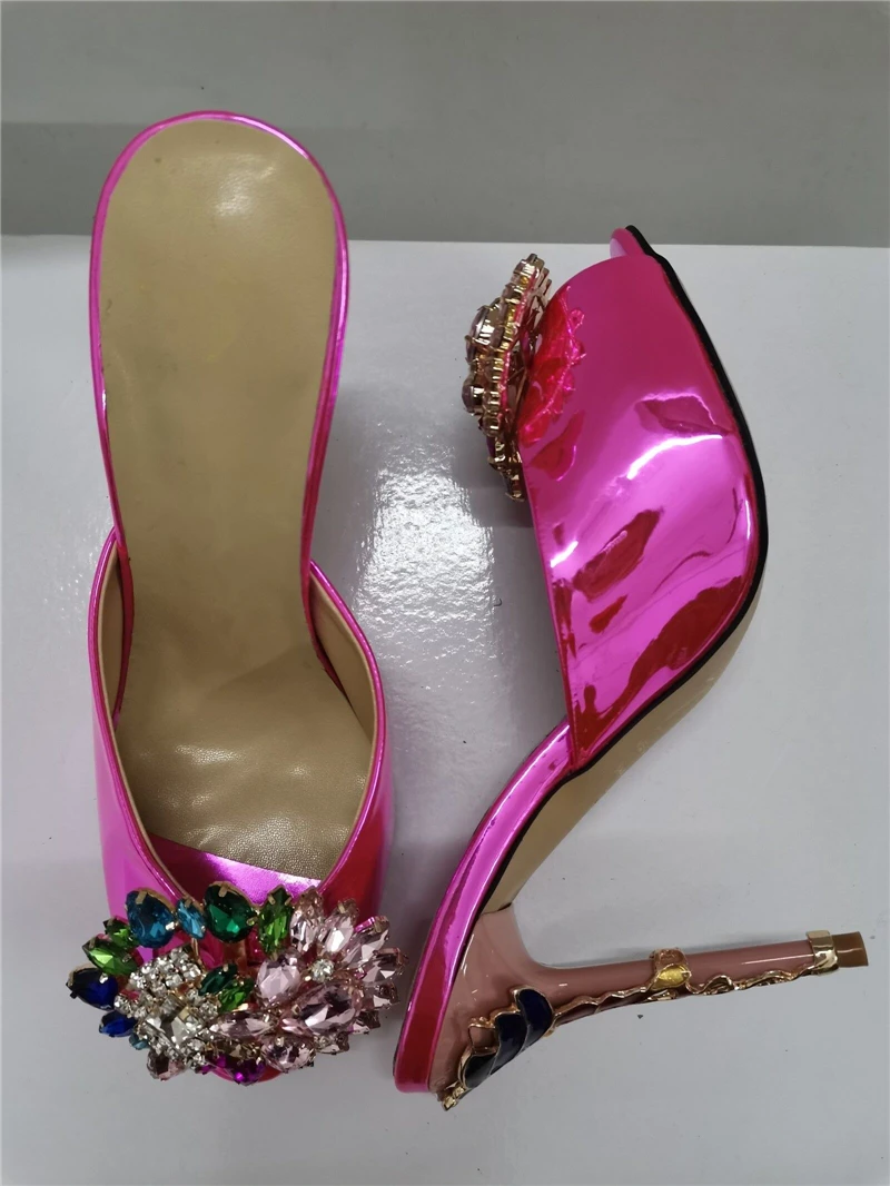 Металлические лепестки Босоножки на высоких каблуках Для женщин Демисезонный блестящее розовое Лакированная кожа с украшением в виде кристаллов Стразы Обувь с цветочным орнаментом для женщин