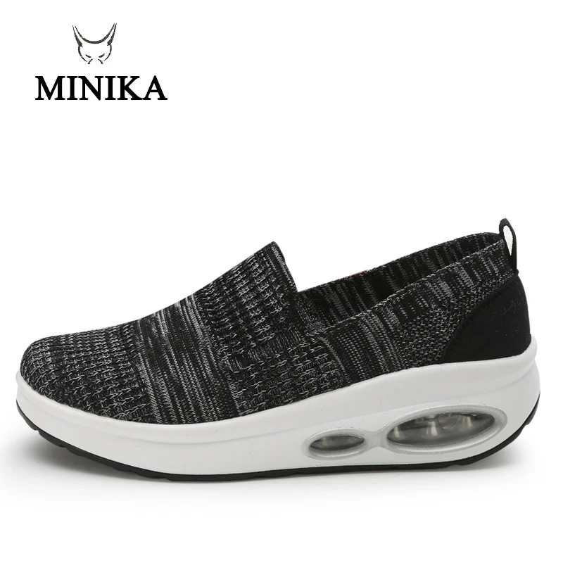 Женские спортивные туфли на танкетке Minika синие с подсветкой воздушной подушке