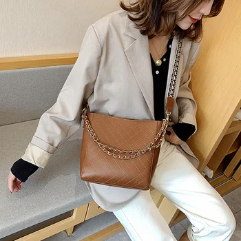 

Women's Bag 2019 New Korean Version Messenger Bag Lingge Wide Shoulder Belt Fashion Bucket Bag