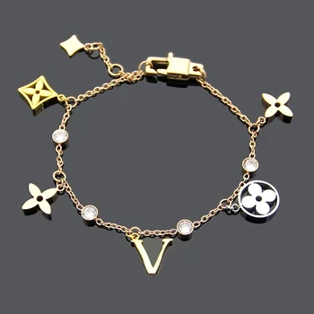 

Titanium steel foreign trade Bracelet wholesale V four leaf flower double layer Bracelet women's foreign trade multi Bracelet