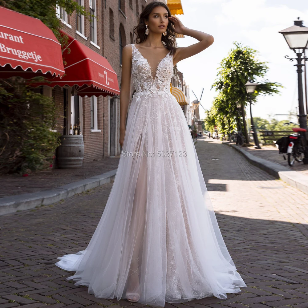 

V Neck Tulle Wedding Dresses Open Back Sleeveless Beading Crystal Lace Appliques Bridal Gowns Vestido De Noiva Sweep Train