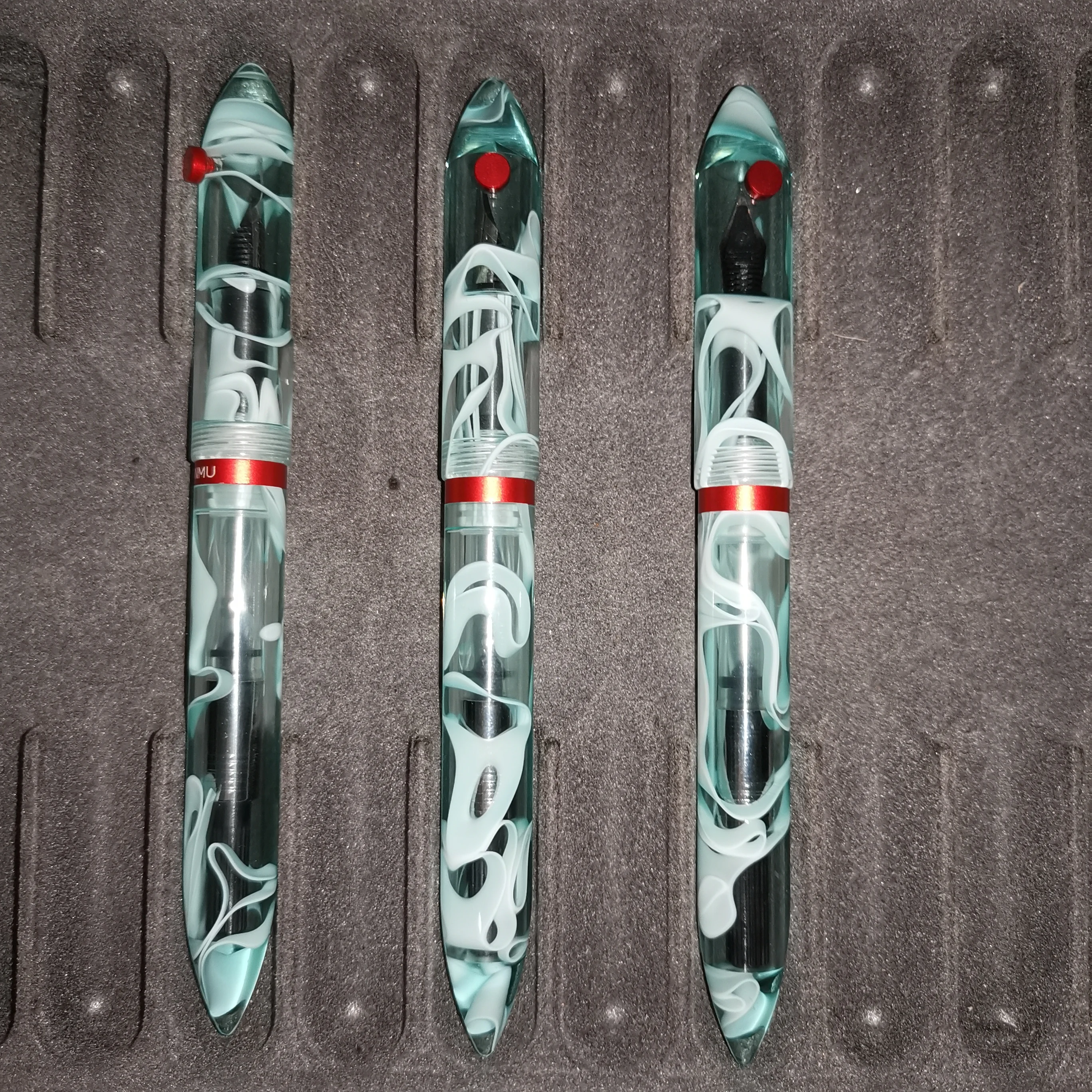 

1Pc Light Green Smog Resin Fountain Pen Convereter Pen M Nib Each One Are Different Stationery Office school supplies