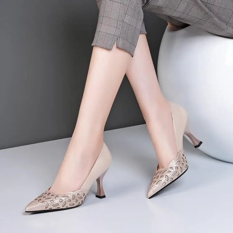 

Single shoes high heel shoes 2019 women shoes spring and autumn sheepskin hollowed out water drill fashion sheepskin 8.5cm