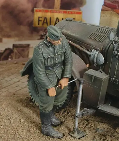 1/35 полимерная Модель Строительный набор фигурка солдата ремонт автомобиля(без автомобиля