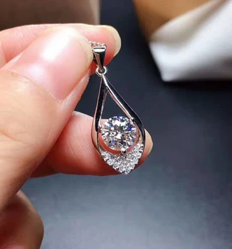 

The most brilliant gem! 8mm Moissanit Diamond Pendants s925 sterling silver elegant fine Jewelry for women transparent gemstone