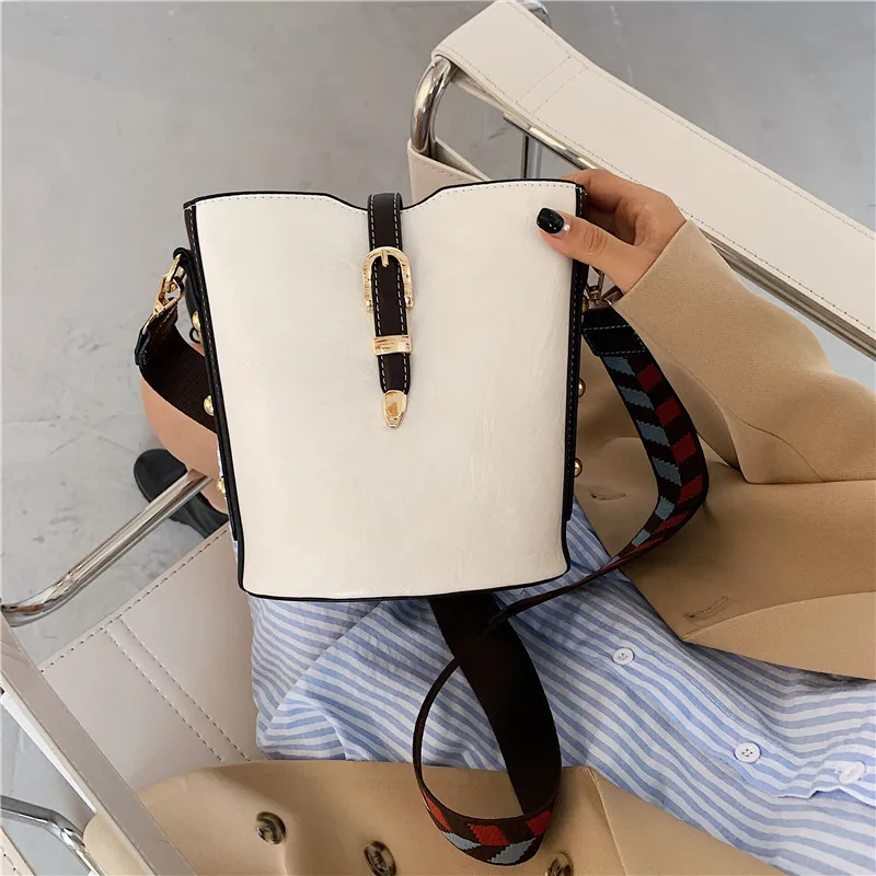 

2020 Bucket Bag Women New Lady Wide Strap Split Joint Crossbody Messenger Bag Female Quality Mini Leather Rivet Shoulder Bag Sac