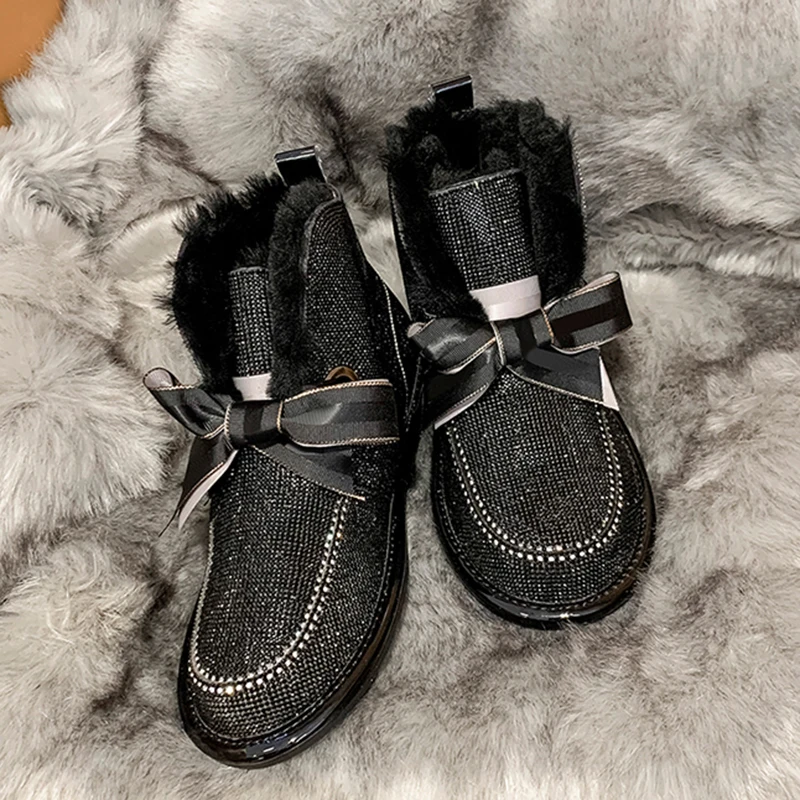 Rimocy роскошные стразы плюшевые теплые зимние сапоги Для женщин с бантиком-бабочкой, плоская подошва ботильоны женская мода Лазерная женская обувь на шнуровке - Color: Black