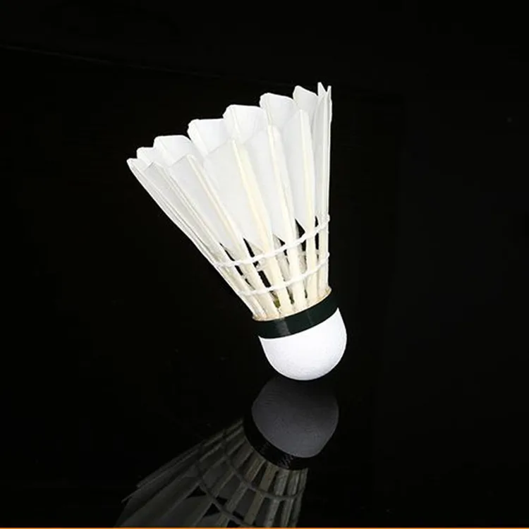 

Manufacturers Direct Selling Training for Shuttlecock Durable 3 Pieces Shuttlecock Duck Feather Intermediate Training Ball