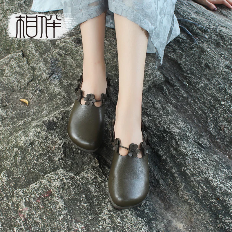 

Xiangban 2019 autumn flat-bottomed women leather shoes handmade women's flats comfortable soft bottom retro shallow mouth