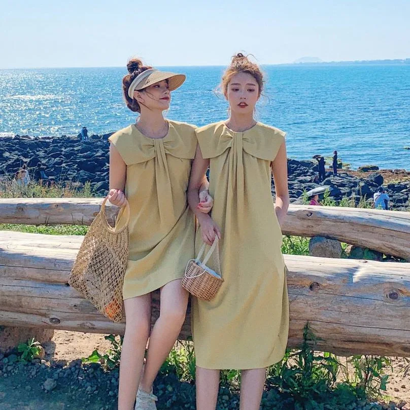 

Photo Shoot Main Push CHIC Platycodon Grandiflorum First Love GIRL'S Yellow Mid-length Pleated Peter Pan Collar Loose-Fit Colleg