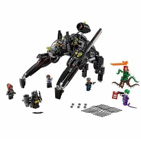 

775Pcs Batman Movie Series The Scuttler Bat Spaceship Set Building Blocks Bricks Education Toys Gift 07056 Toys For Children