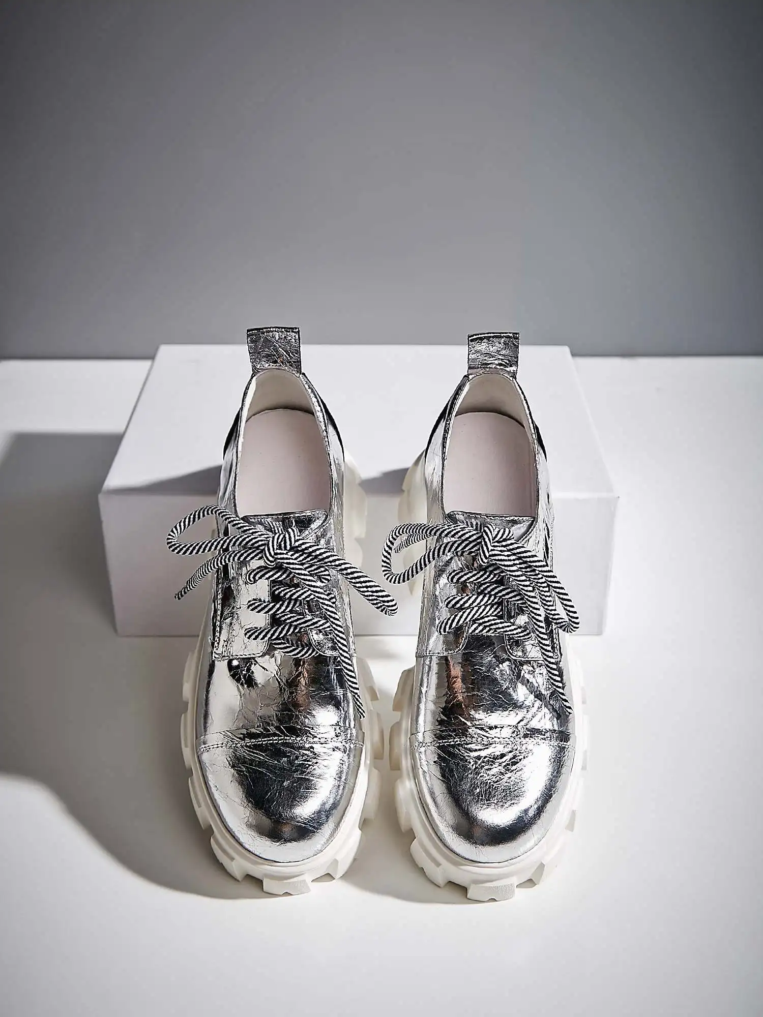 Lenkisen/красивая Европейская Обувь На Шнуровке из натуральной кожи с круглым носком на высоком толстом каблуке смешанных цветов; Женская Вулканизированная обувь; L8f6