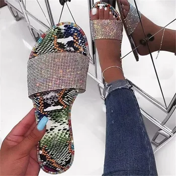

Rhinestone Slippers 2020 New Women Fashion Wild Beach Flip Flops Bright Diamond Flat Bottom Outdoor Sandals For Women Shoes PU