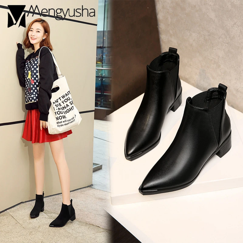 

Elastic Slip On Ladies Martin Boots Winter Plush Botas Short Ankle Shoes Low Heels Pointy Toe Suede Leather Motocycle Booties