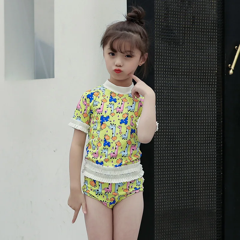 

South Korea New Style Girls Cute Floral-Print Mock-Neck Half Sleeve Split Type Triangular Bathing Suit