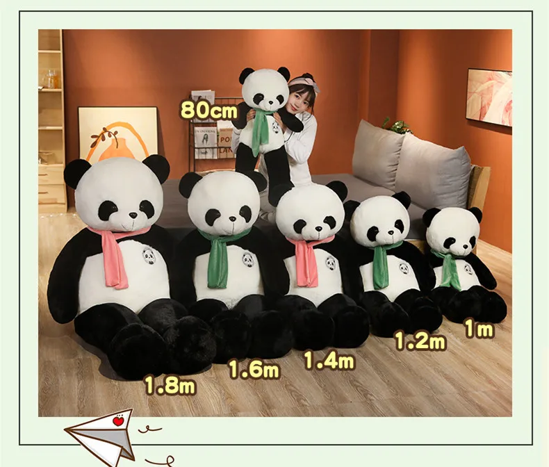 Bébé panda en peluche