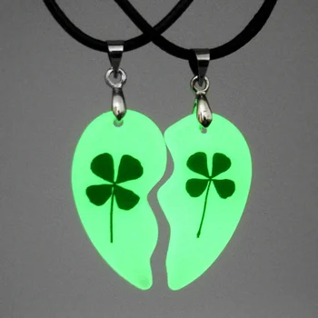 

Resin Broken Split Heart Pendant Luminous Clover Necklace Cross Jewelry For Couple Lover Glowing In The Dark Dried Flower 1 Set