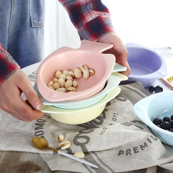 

FANTERCY Tableware Specialty Plates European Creative Matte Ceramic Fish Shape Children's Cartoon Fruit Soup Bowl Send Spoon