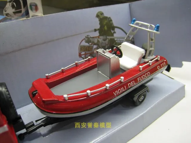 Diecast 1:43 Scale Metal Off-road Vehicle With Speedboat Alloy Car