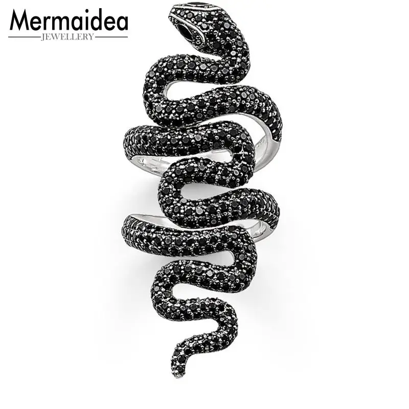 Длинные обручальные кольца с черными фианитами под змеиную кожу модные