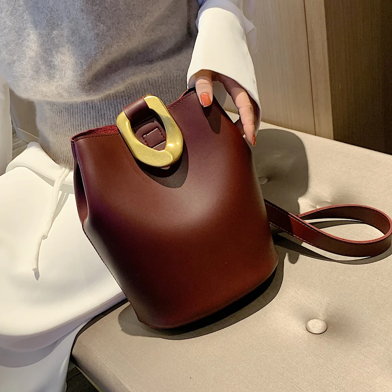 

New Fashion Bag Female 2019 Retro Temperament Simple Single Back Portable Metal Lock Bag Fashion Casual Oblique Bag Bucket Bag