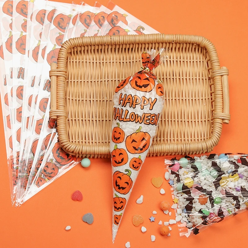 150Pcs Halloween Pumpkin skull Bat Cone Plastic Candy Bag Halloween Party Festival Gift Box kids Favors wedding Candy Pocket