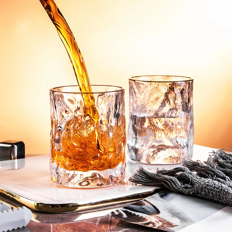 European-Inspired Crystal Whiskey Tumbler: Elevate Your Drink - Inusitado Incanto
