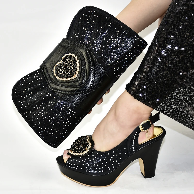 Итальянская Дамская обувь и подходящая Сумочка в комплекте; Украшенные Стразы Обувь большого размера Женская обувь на каблуке и комплекты с сумкой для Для женщин - Цвет: Черный