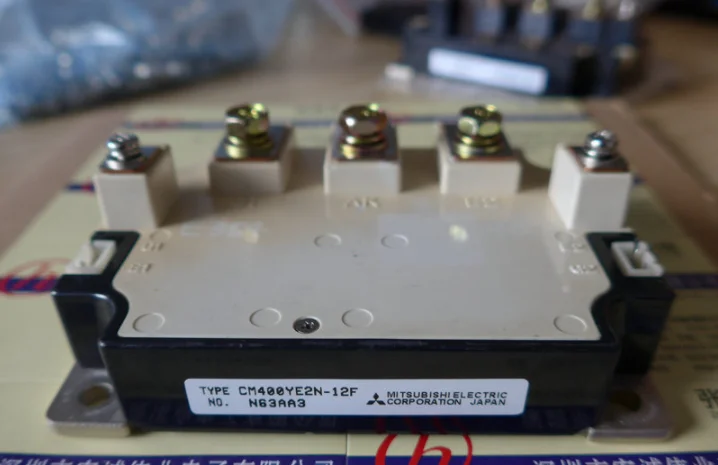 

1PCS MITSUBISHI CM400YE2N-12F CM400YE2N12F MODULE -NEW