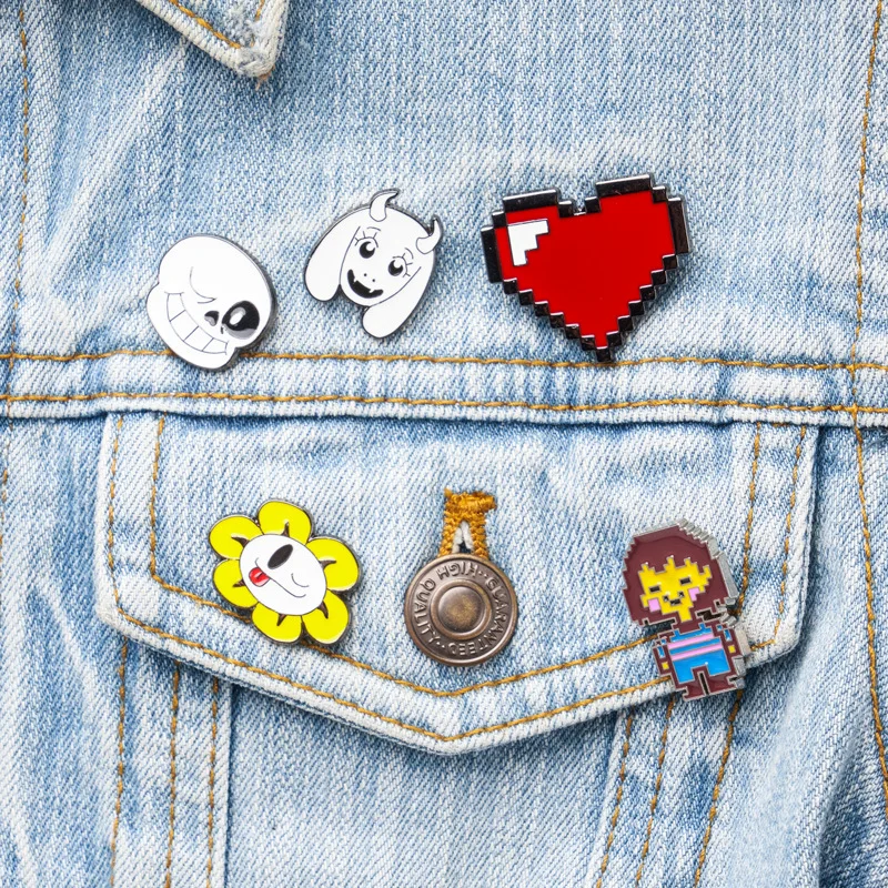 Undertale Cosplay Prince's Determination Heart Shape Necklace Keychain Brooch Badge Game Accessories Metal Anime Character Props sexy halloween costumes for women