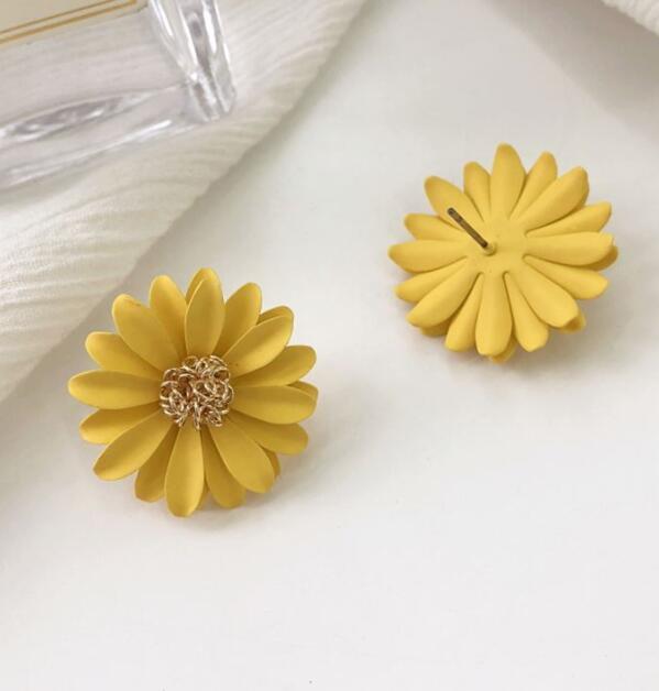 Cute Small Daisy Flowers Stud Earrings For Women Korean Sweet crystal Flower Earring Girls Fashion Elegant Jewelry