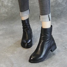 Женские туфли-лодочки из натуральной женская из телячьей кожи обувь до щиколотки ботинки черного цвета на молнии; обувь ручной работы на низком каблуке с заклепками для верховой езды, нормальный Размеры