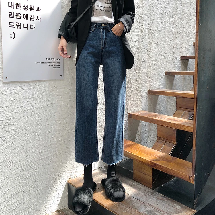 Женские расклешенные джинсы 2020 Осенние укороченные с потертым подолом для